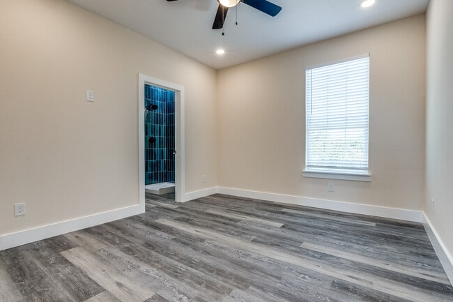 511 N Davis Dr unit A, Arlington, TX 76012 - photo 6