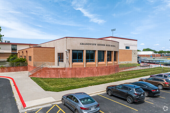 There is plenty of parking at Grandview Senior High School.