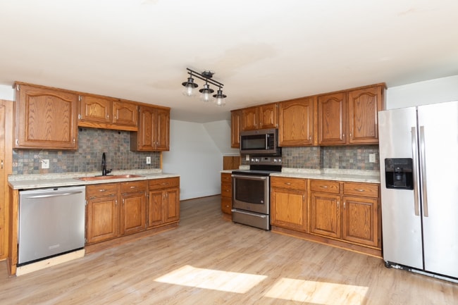 89 Pecks Rd, Pittsfield, MA 01201 - photo 7