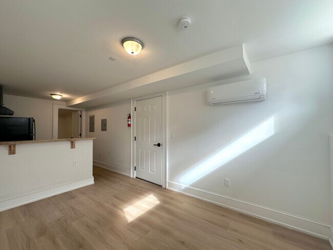 140 3rd St unit 4, Newburgh, NY 12550 - photo 4