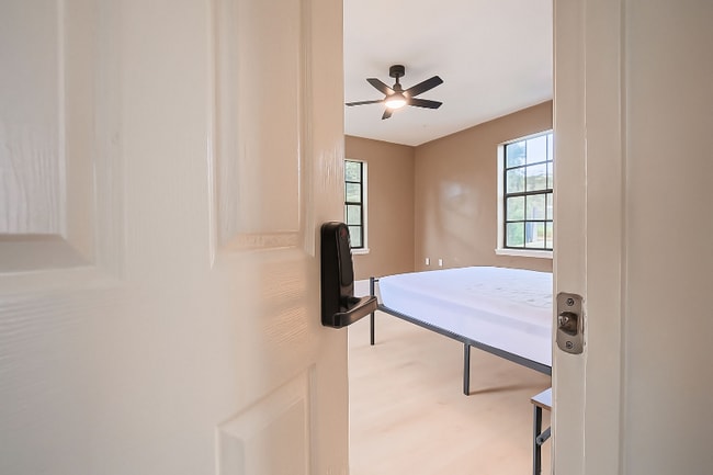 512 Mason Ave, Apopka, FL 32703 - photo 2