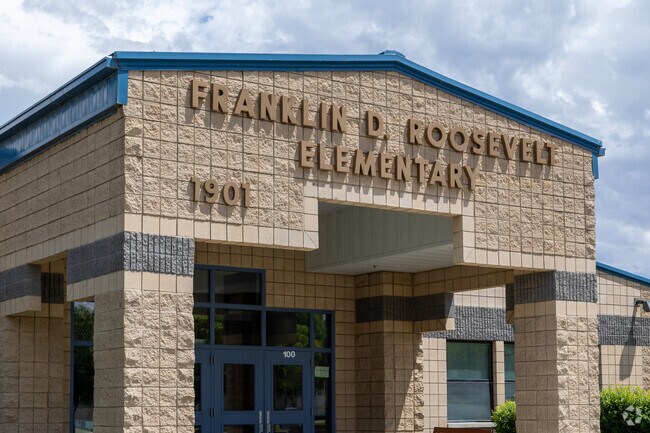 Roosevelt Elementary is a well rated school and conveniently located southeast of Nampa.