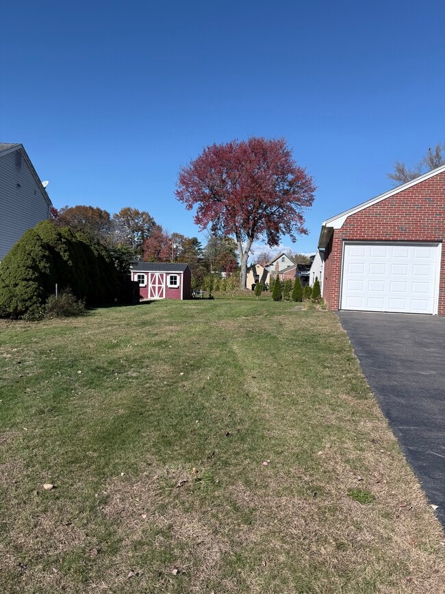 42 Suffield St, Windsor Locks, CT 06096 - photo 2