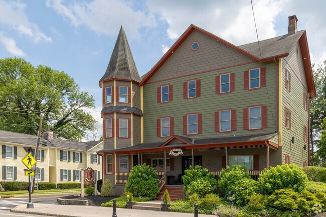 The Rocky Hill Inn has served locals since the mid-18th century.