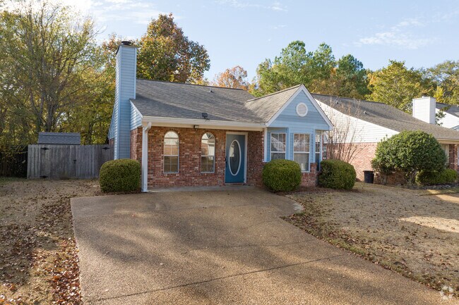 In Byram, smaller houses are available in attractive subdivisions and cul-de-sacs.