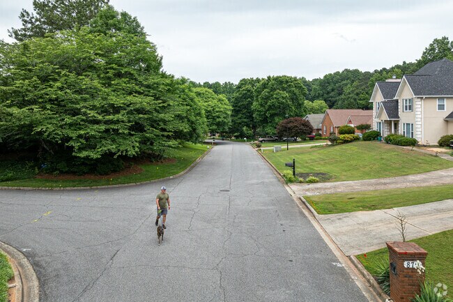 Saddle Creek is a quiet and relaxing neighborhood in Roswell, Georgia.