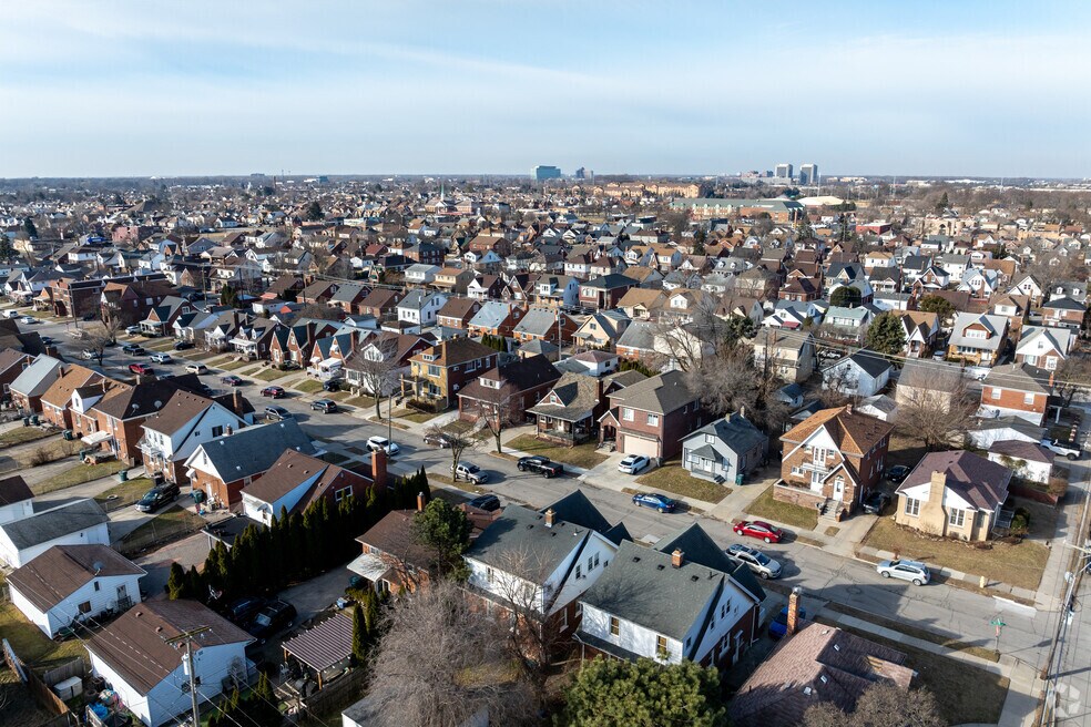 NH_Fordson_561957_P2_v1_CAN_031725