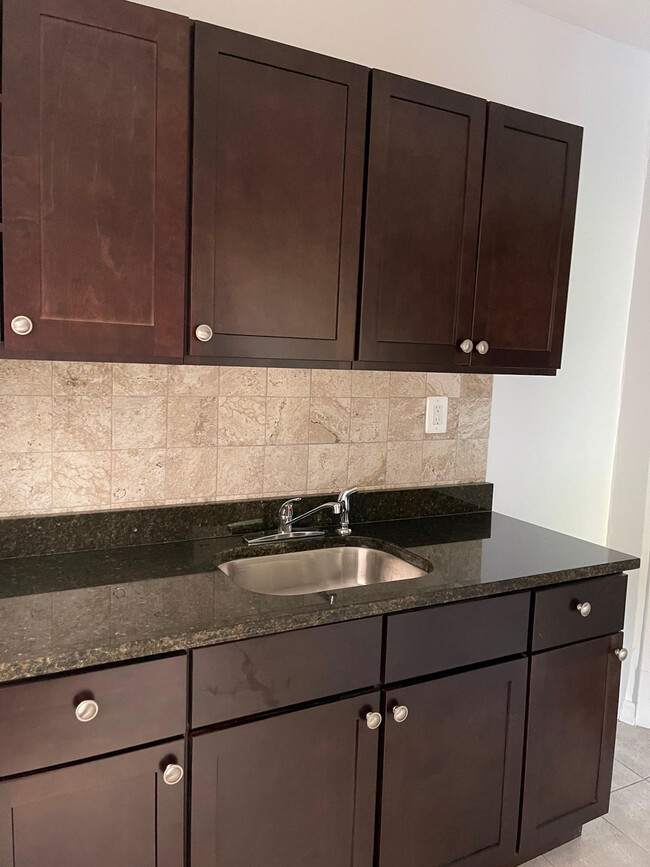 6343 N Magnolia Ave Unit ONE BED, Chicago, IL 60660
