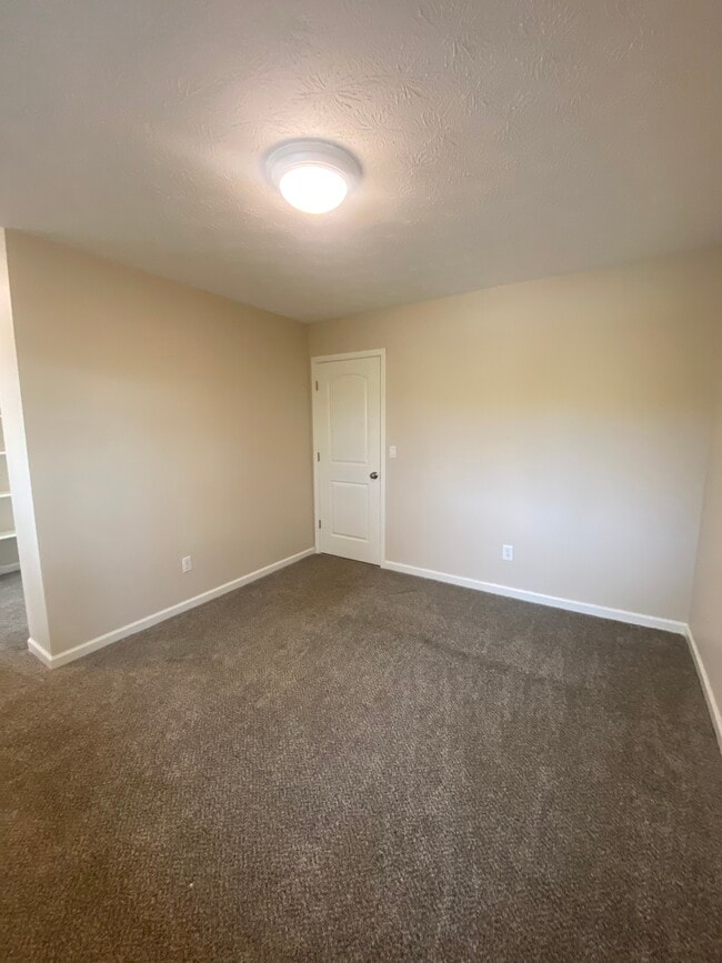 10040 Gebhart Dr, Anchorage, AK 99515 - photo 3