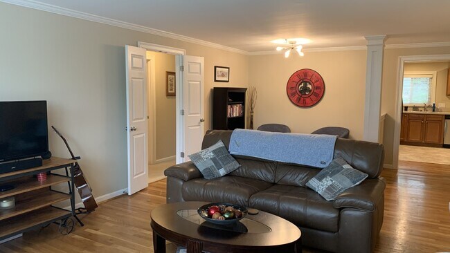 3744 Ashworth Dr unit B, Cincinnati, OH 45208 - photo 5