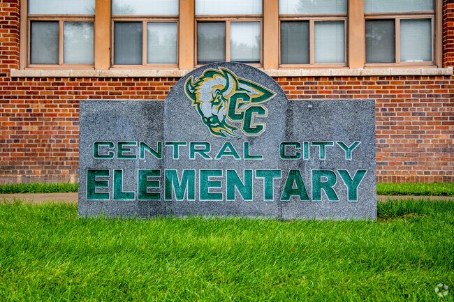 Central City Elementary School is convenient for local families.