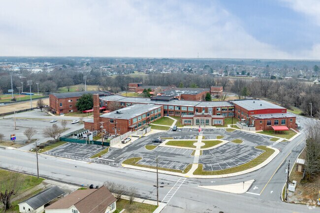 Warren County Middle School offers education to students in grades 6-8 in McMinnville.