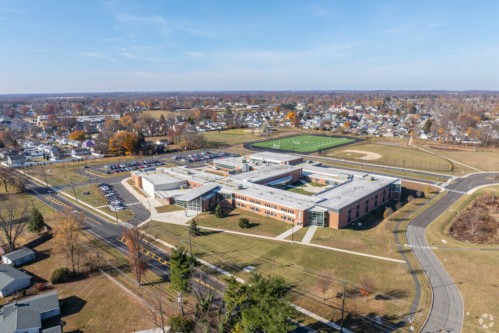 Benjamin Franklin Middle School earns a C- grade from niche.com.