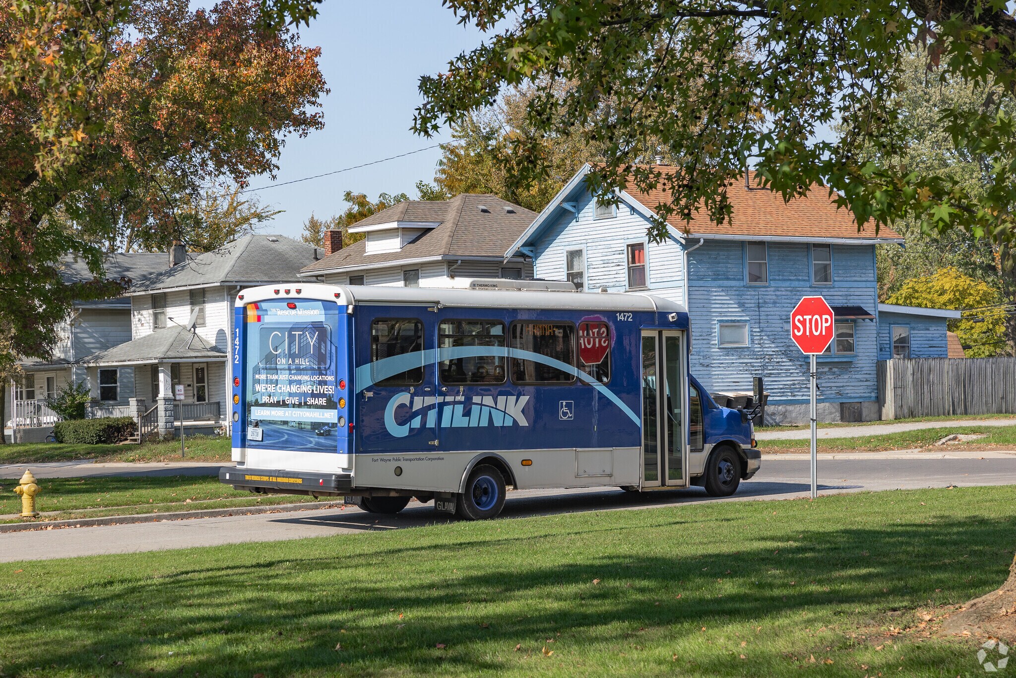 Pontiac Place in Fort Wayne has many bus stops for quick commutes around Fort Wayne.