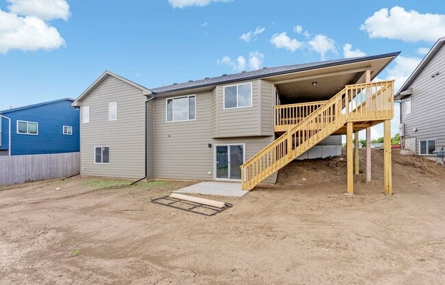 616 N Yankee Ave, Sioux Falls, SD 57110 - photo 2