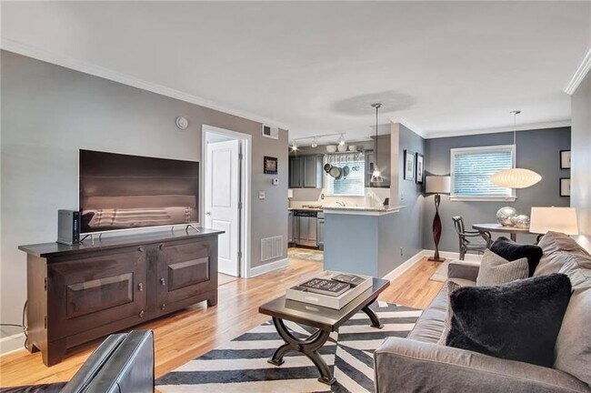 Gateway Courtyard unit buckhead square, Atlanta, GA 30305 - photo 2