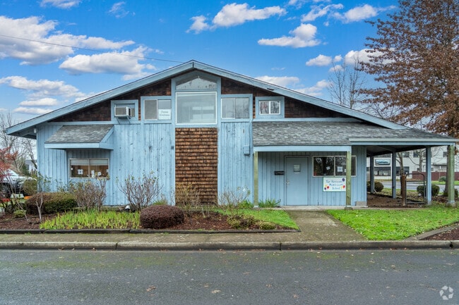Far Horizons Montessori School is in the Amazon neighborhood of Eugene serving grades pre-K-5.