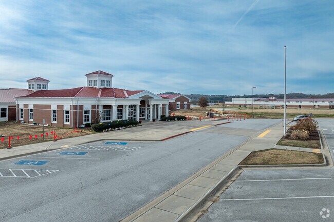 Sonora Elementary School has a student-teacher ratio of 19 to 1.