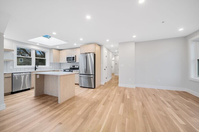 9 Wenham St unit 4, Boston, MA 02130 - photo 4