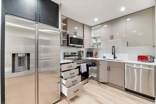 7200 N Western Ave unit ID1060169P, Chicago, IL 60645 - photo 4