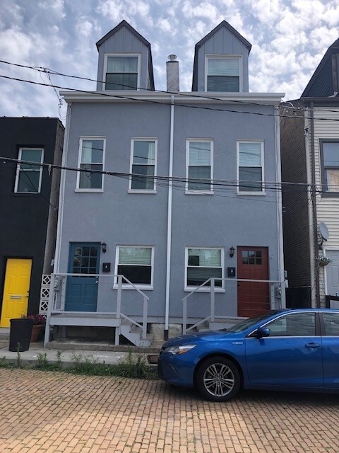 4 Rickenbach St, Pittsburgh, PA 15212
