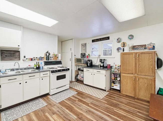 720 E Ludington Ave, Ludington, MI 49431 - photo 3