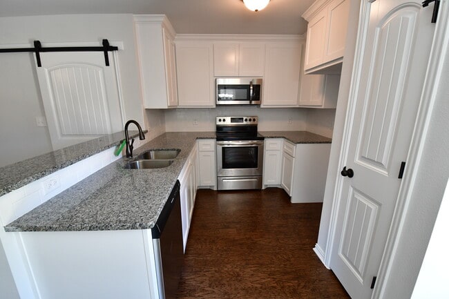 237 W Forest Ave unit 213, Sherman, TX 75090 - photo 2