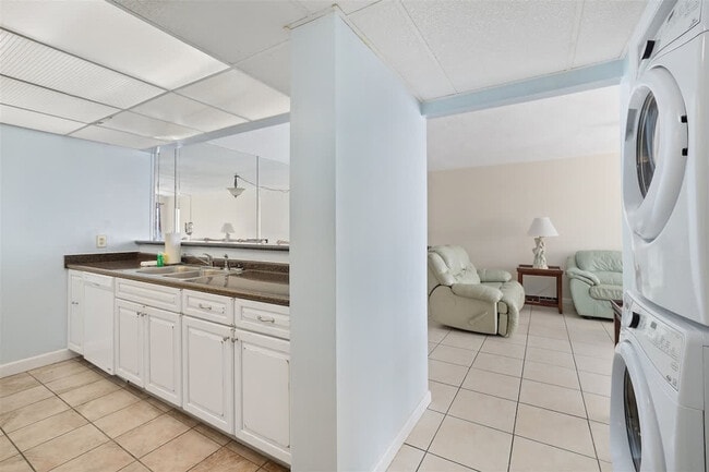 8815 Thomas Dr unit FL6-ID1355024P, Panama City Beach, FL 32408 - photo 3