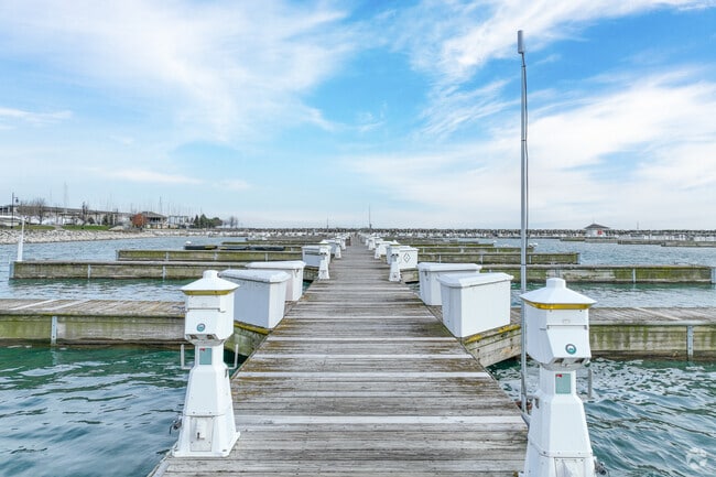 Dock your boat at Southport Marina Park and enjoy the splash pad and park adjacent to it.