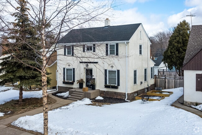 Colonial homes can be found throughout Cleveland.