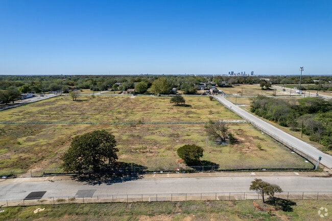Hughes House, Fort Worth, TX 76105 - photo 2
