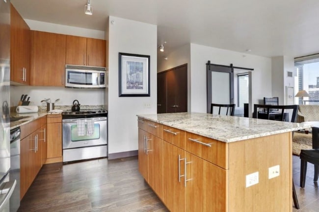 447 N State St, Chicago, IL 60654 - photo 2