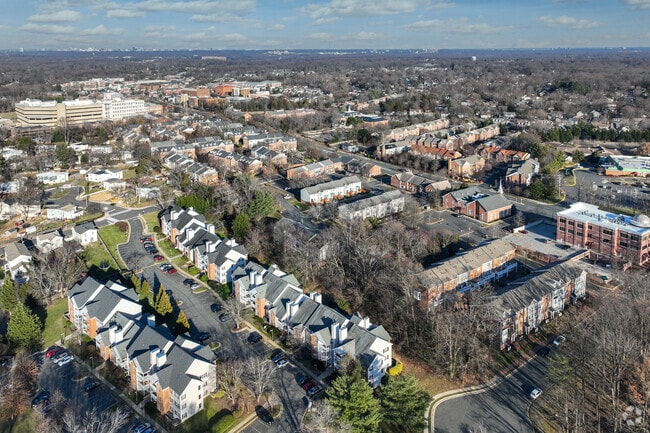 Fairfax is located conveniently between several major commuter roads.
