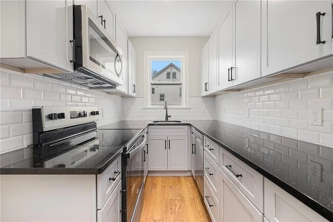 146 Evergreen St unit 148 Evergreen St, Providence, RI 02906 - photo 4