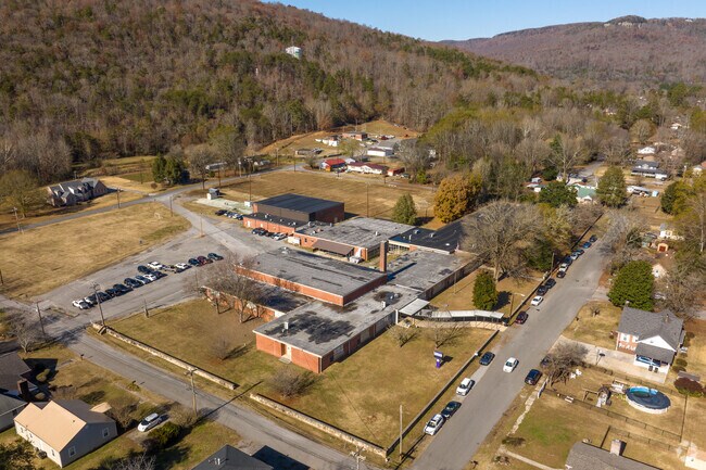 Jasper Middle School challenges students by offering an all-encompassing curriculum.