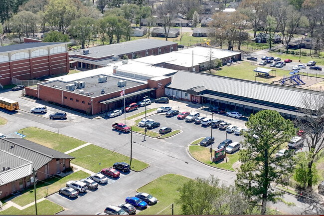 Midfield Elementary School 81% of it's teachers have 3 or more years of teaching experience.