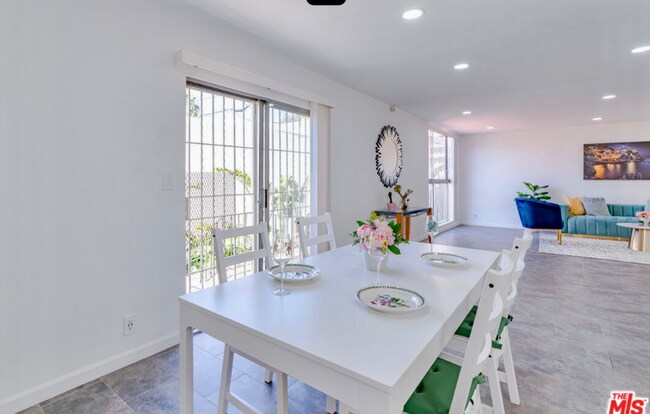 1017 S Bedford St unit 2, Los Angeles, CA 90035 - photo 7