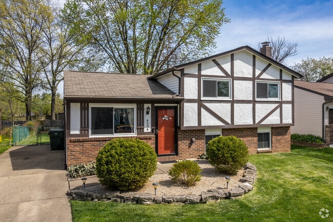 Many homes in Wexmoor have beautiful landscaping.