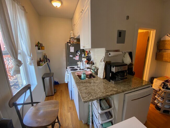 106 Myrtle St unit 10, Boston, MA 02114 - photo 6