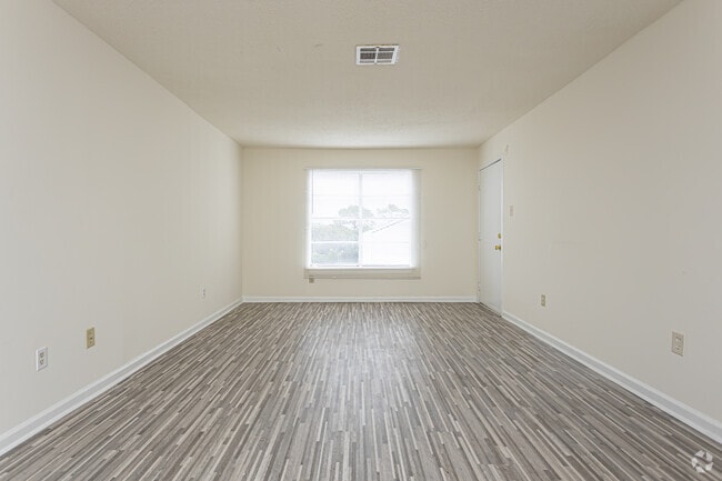 2BR, 2BA - 866SF