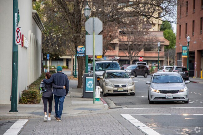 Downtown Walnut Creek is full of great shopping and retail options for Pine Creek residents.