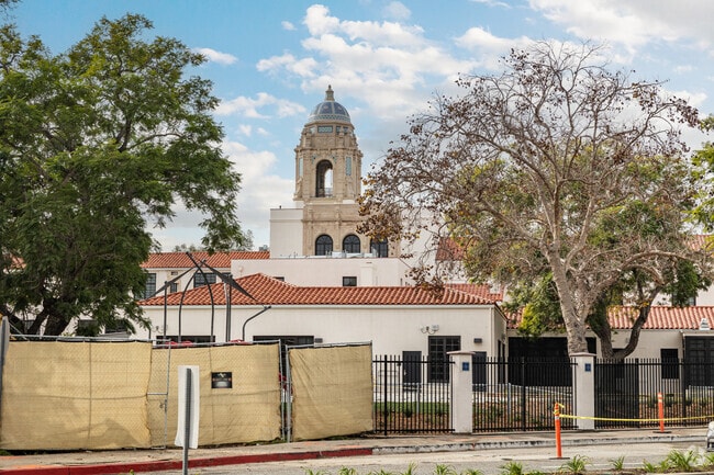 Beverly Hills elementary and middle school kids can attend the top rated El Rodeo Elementary.