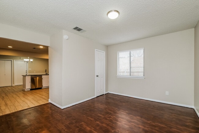 305 Pebblebrook St, Arlington, TX 76014 - photo 7