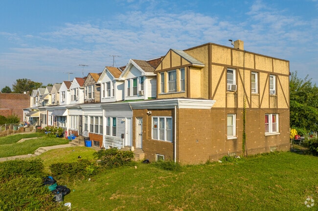 Corner rowhomes in Penrose often feature extra yard space for outdoor gatherings.