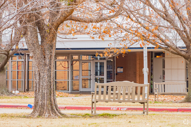 Cleveland Elementary School provides outdoor chairs for students.