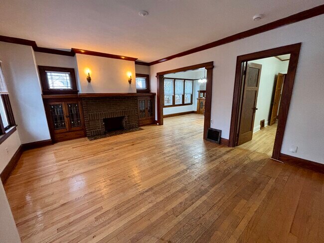 5223 W Wisconsin Ave unit Lower, Milwaukee, WI 53208 - photo 2