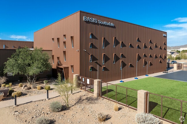BASIS Scottsdale teaches around 1,0000 students.