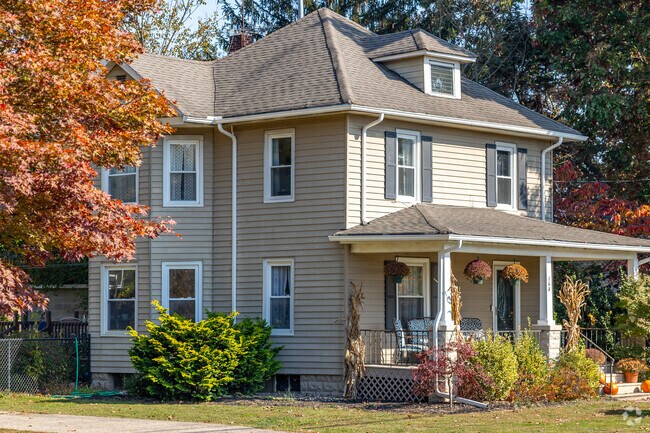 Find colonial revivals in Sutersville-Gratztown with 3 stories of living space.