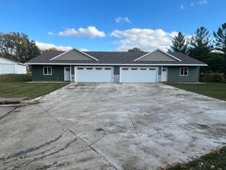 1506 Delta Dr, Cedar Falls, IA 50613