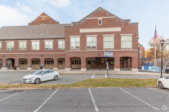 Bronxville Elementary has 639 students from kindergarten to 11th grade.